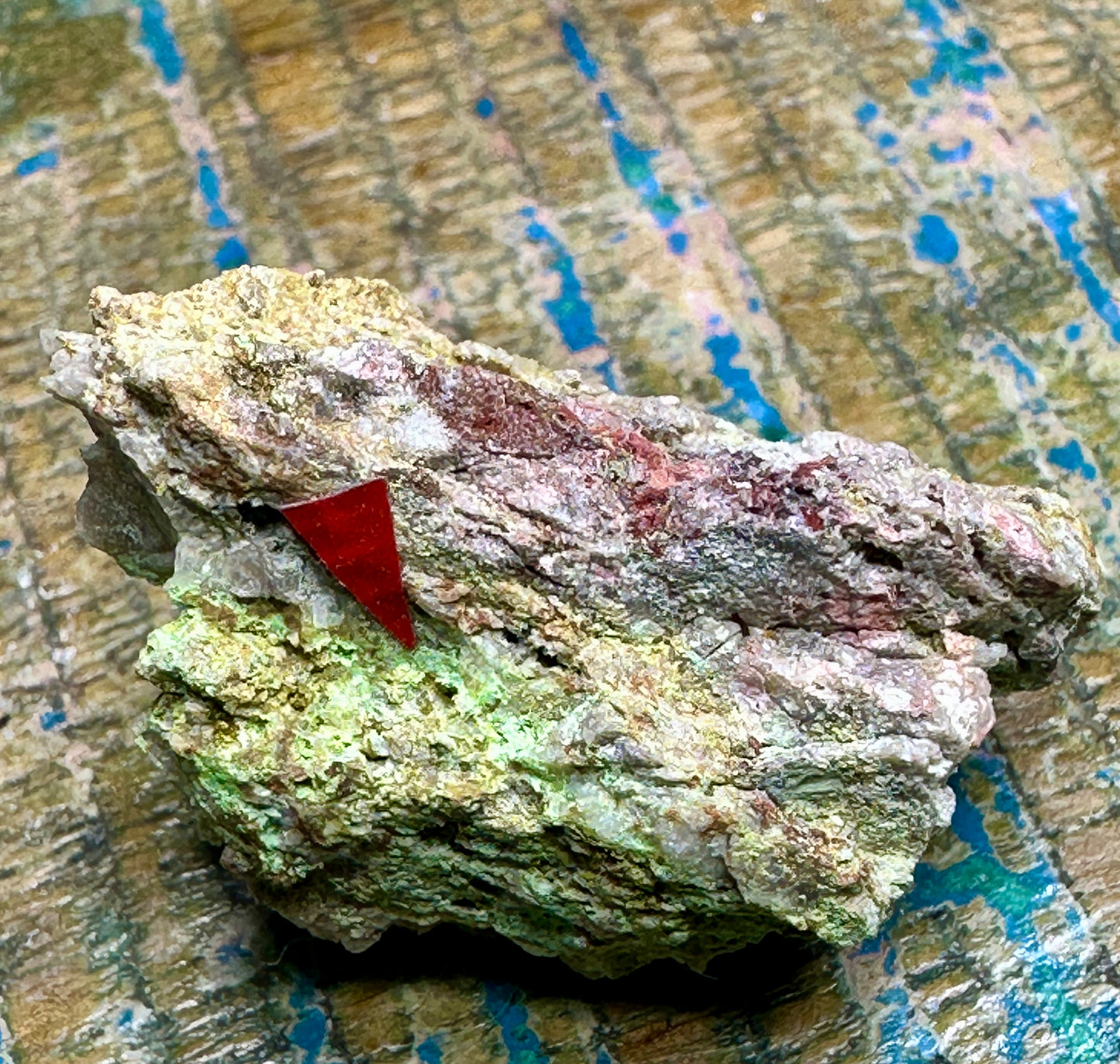 Junitoite on matrix