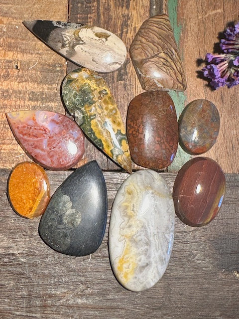 DEAL- Parcel of mixed cabochons