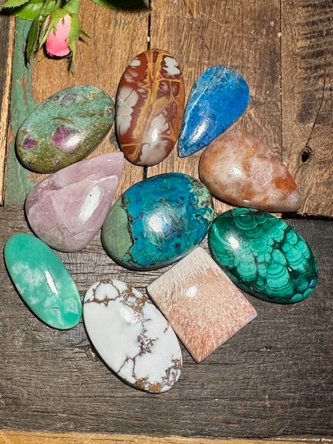 DEAL- Parcel of mixed cabochons. 10 stones