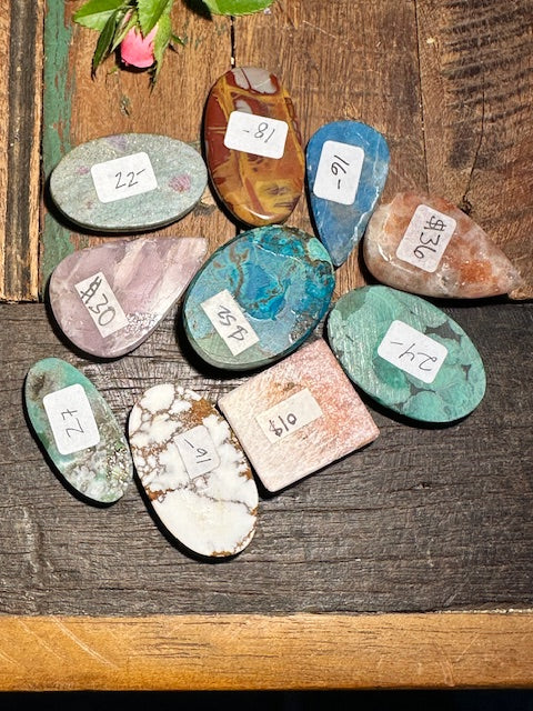 DEAL- Parcel of mixed cabochons. 10 stones