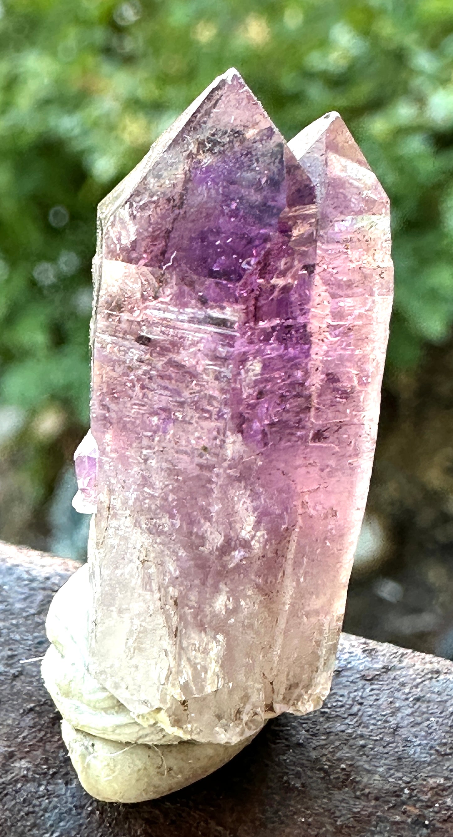 parallel Amethyst points with phantoms