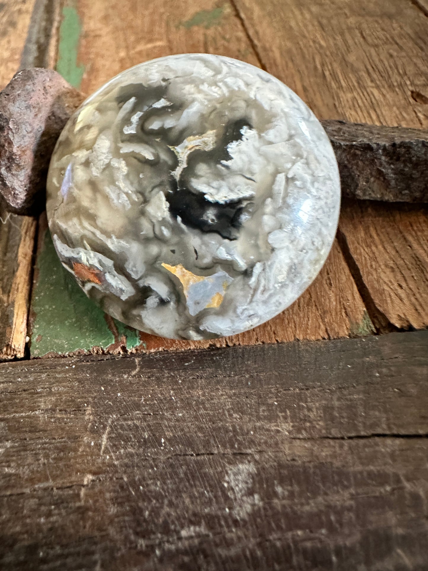 Cinnabar in Agate