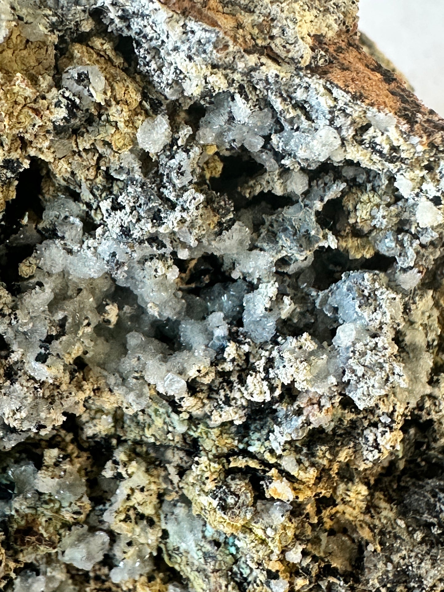 Aurichalcite with Hemimorphite & Magnetite after Garnet