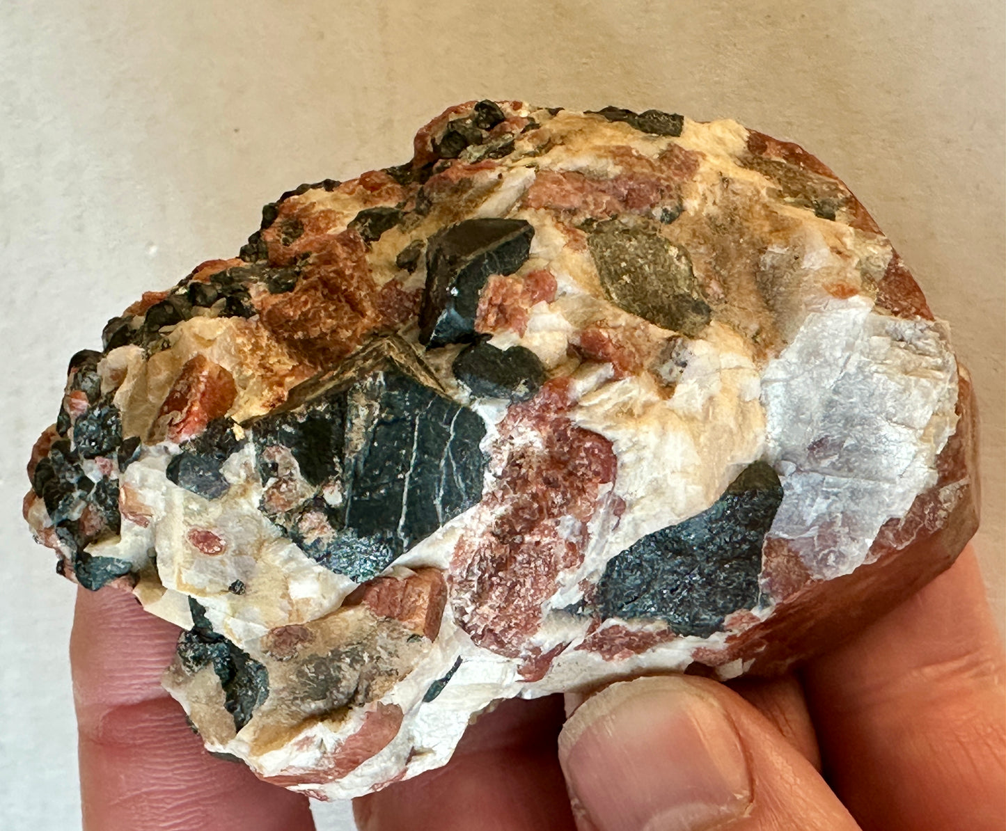 Troosite (Willemite) & Franklinite & Calcite (UV)