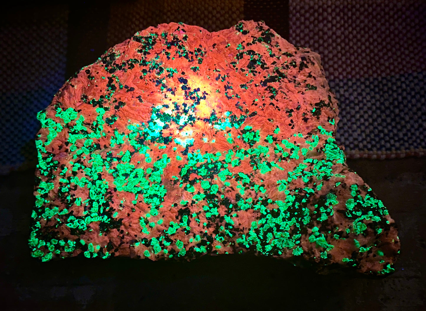 Willemite & Calcite (UV)
