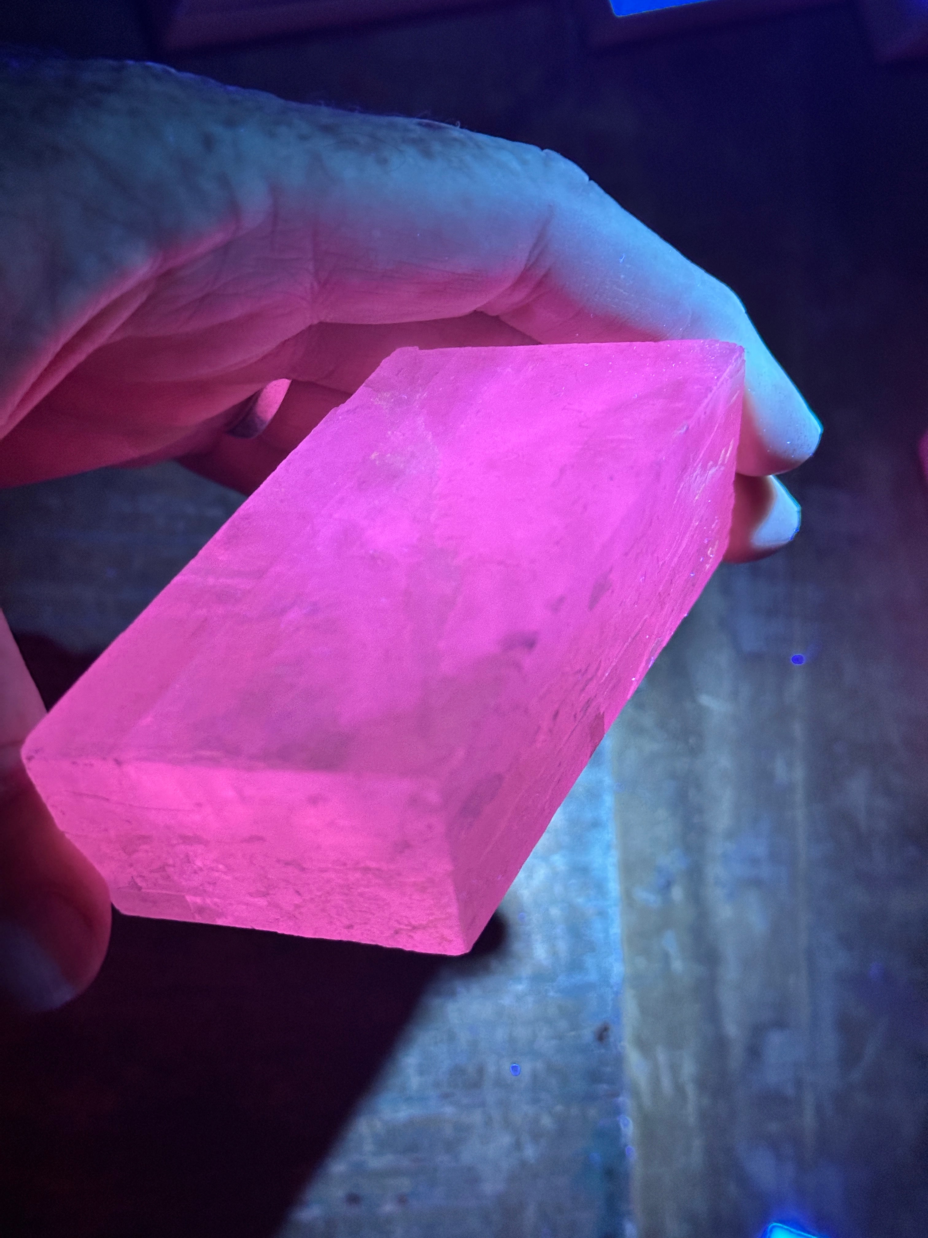 Fluorescent Calcite – Rock On! Minerals