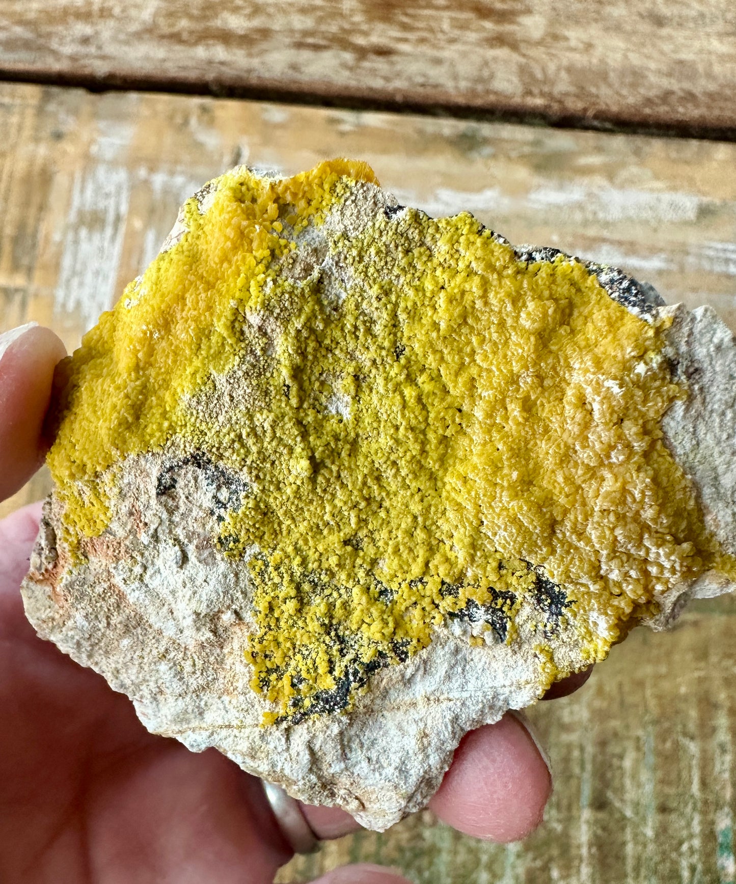 Mimetite on matrix