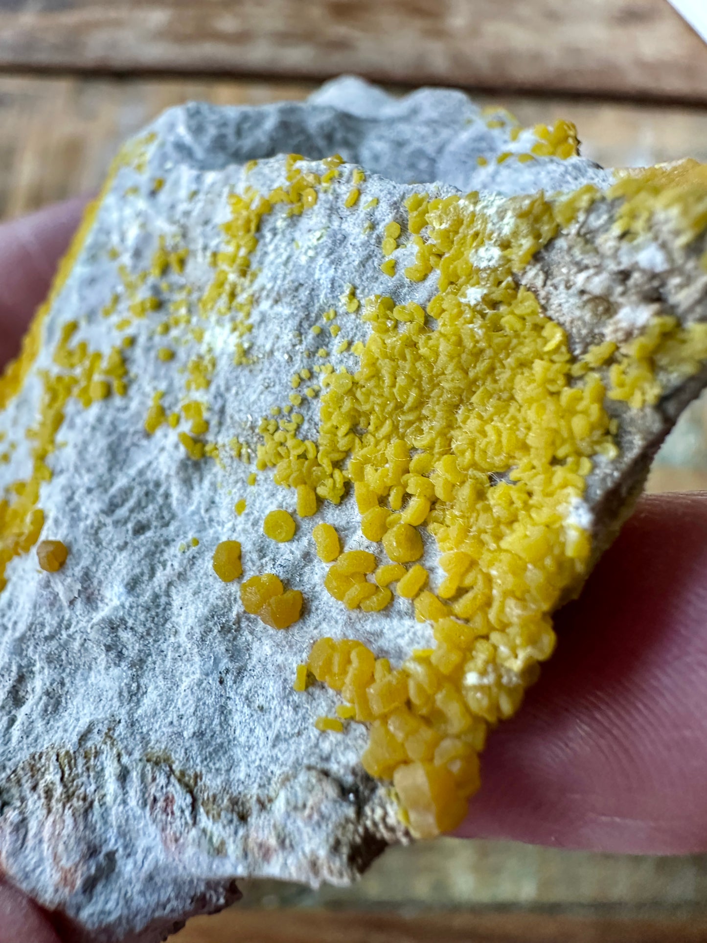Mimetite on matrix
