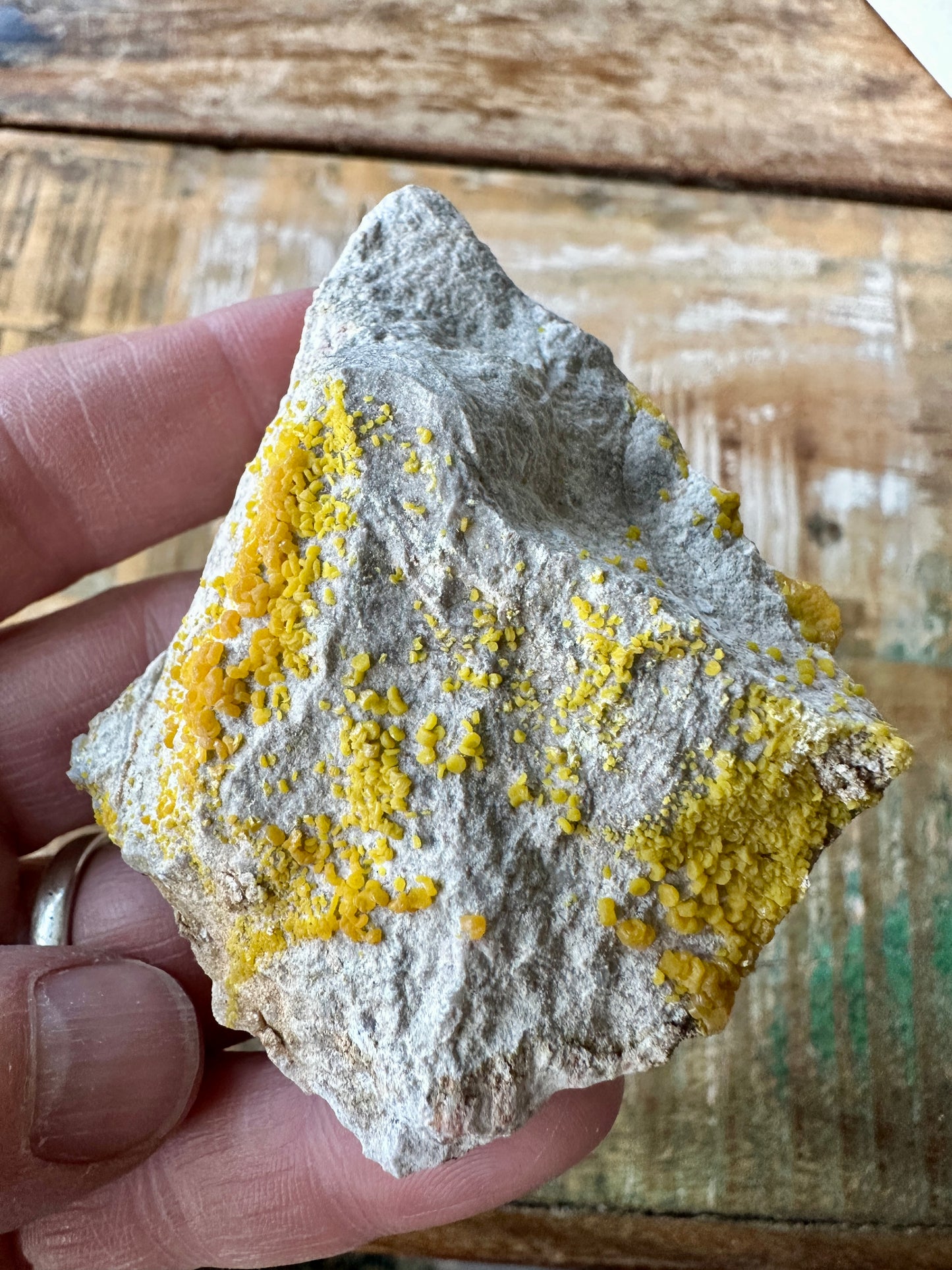 Mimetite on matrix