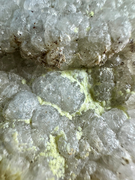 Native Sulfur on Geyserite (hyalite)