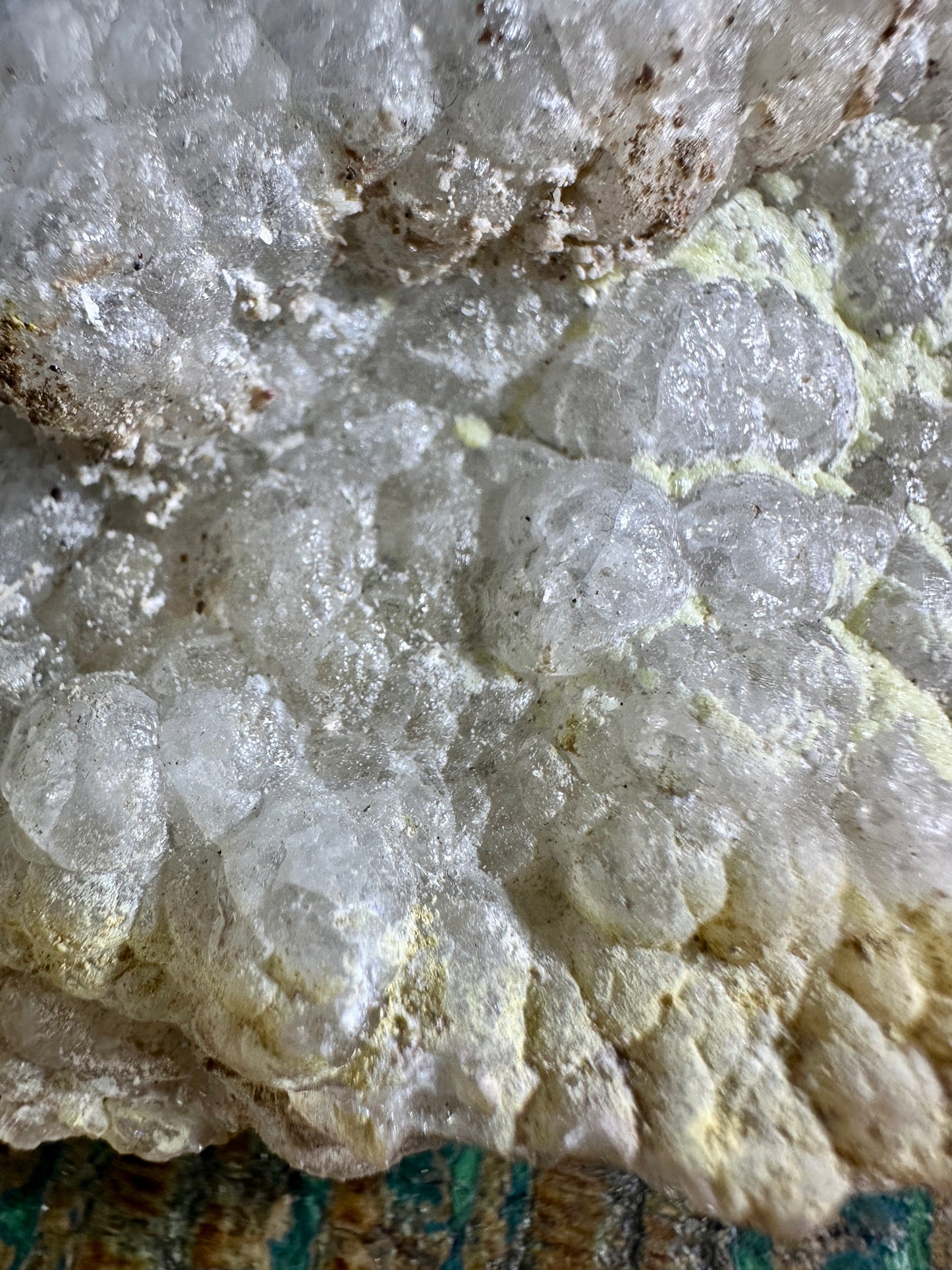 Native Sulfur on Geyserite (hyalite)