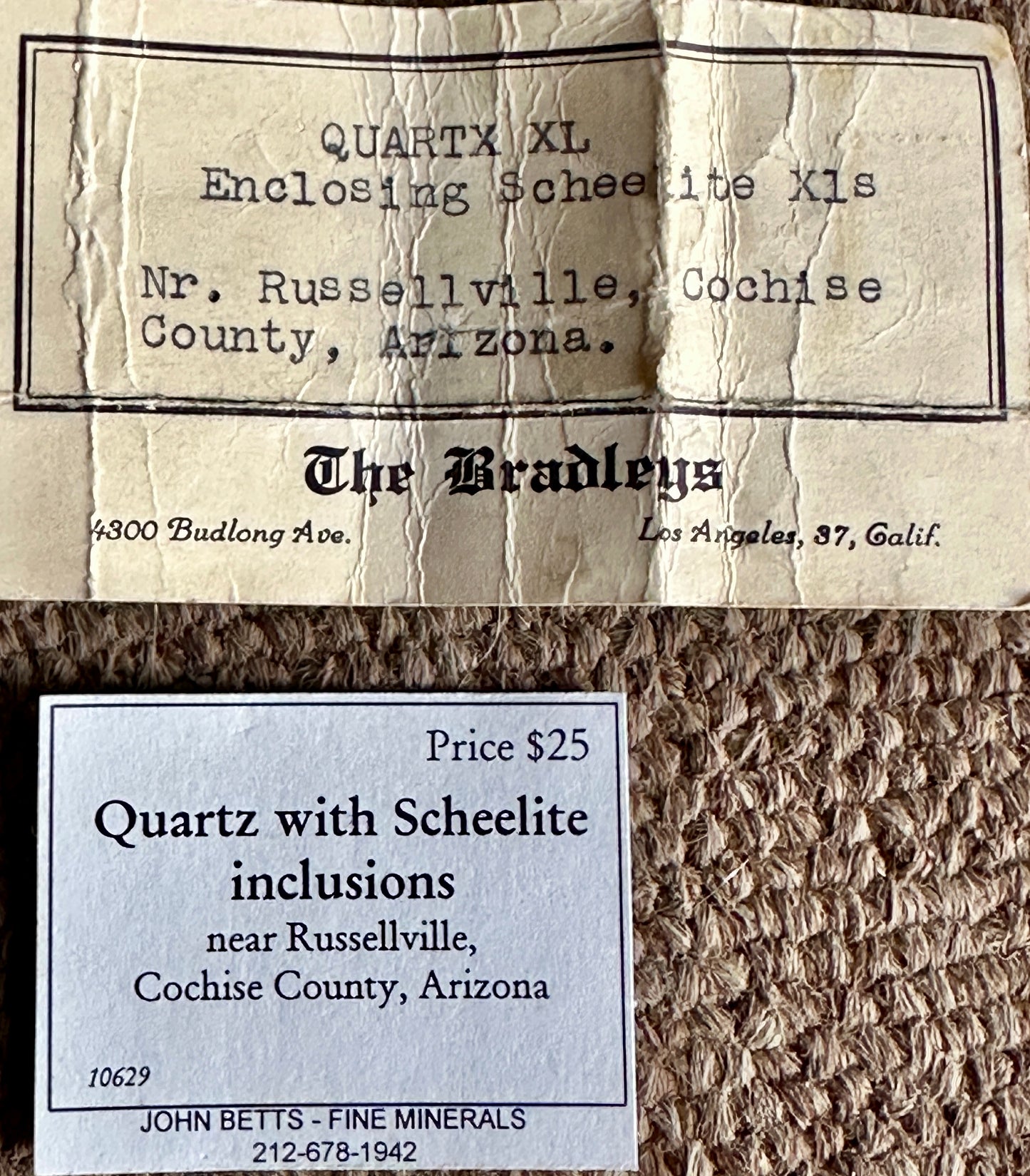 Scheelite in/on Quartz