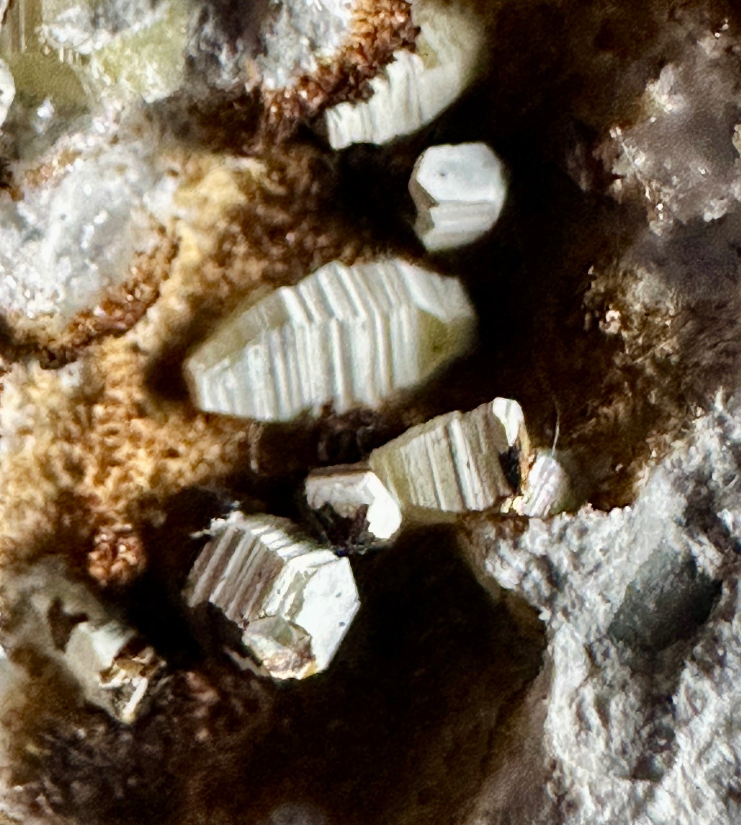Weloganite