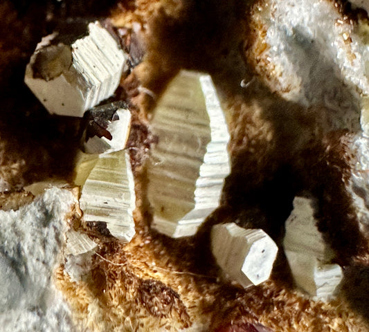 Weloganite