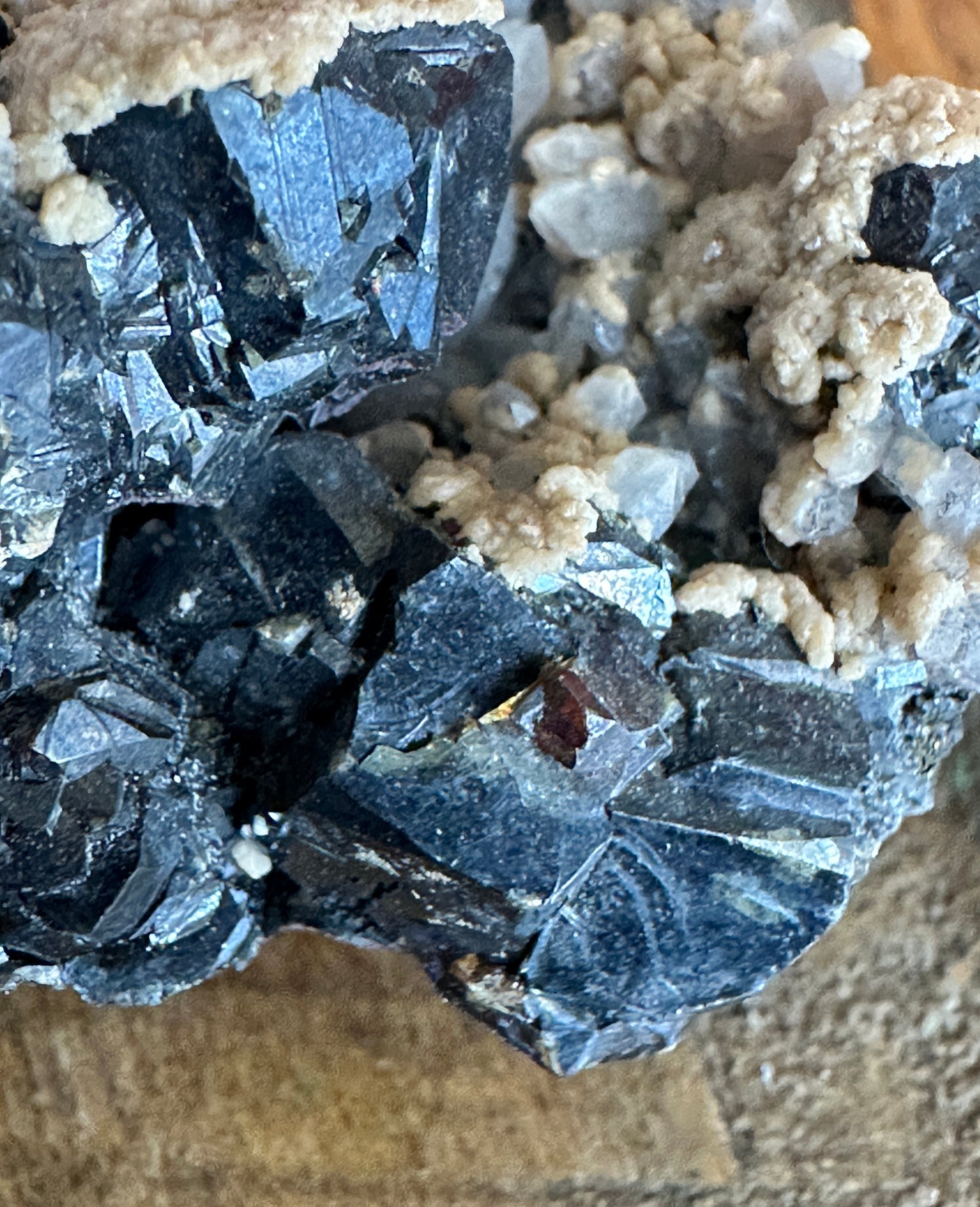Siderite on Sphalerite