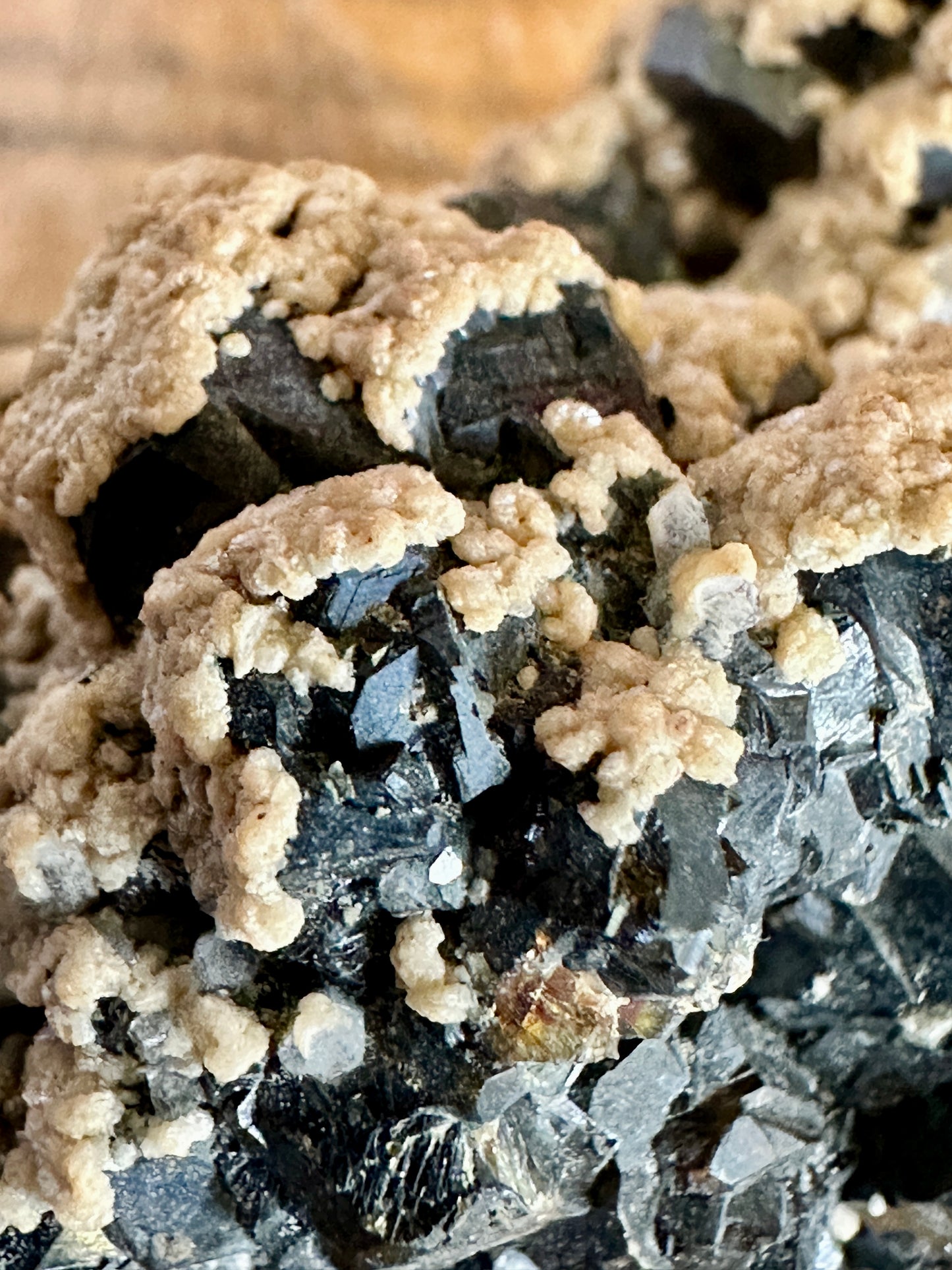 Siderite on Sphalerite