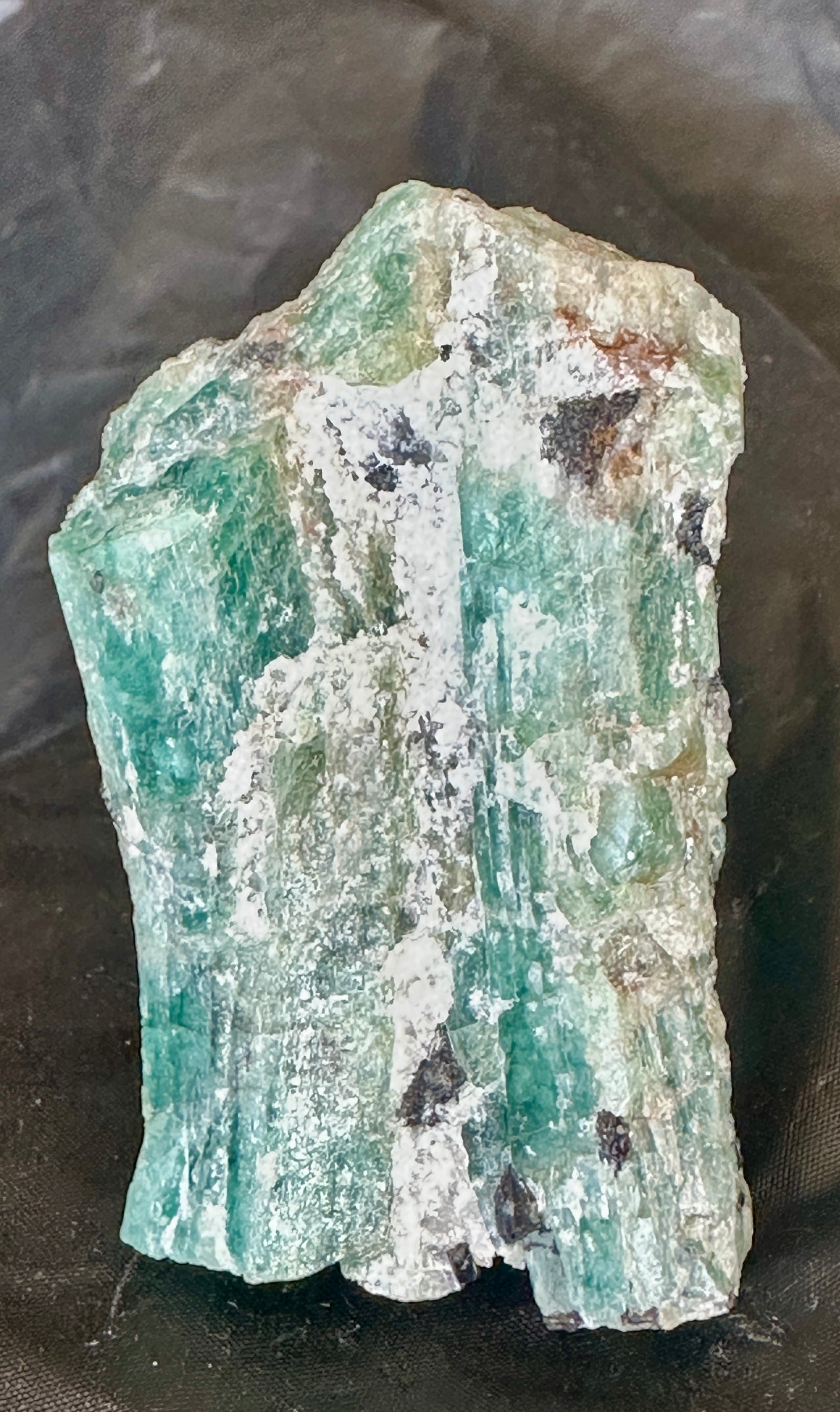 Beryl var: Emerald