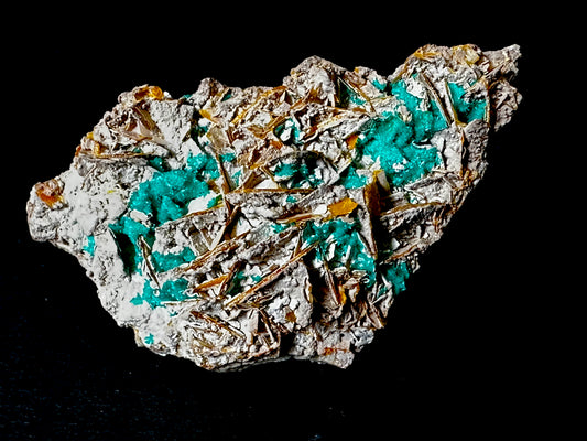 Dioptase on Wulfenite